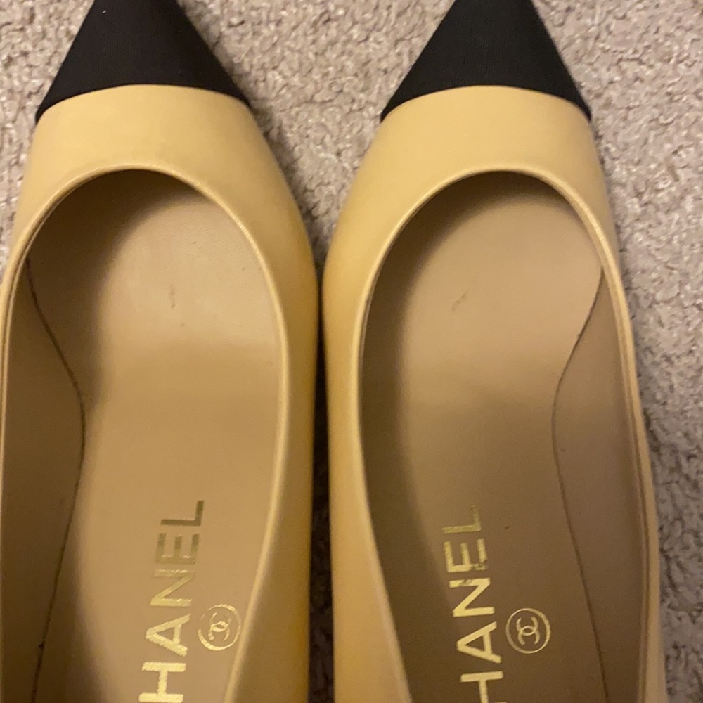 Chanel two tone pearl heel pumps - Picture 12 of 15